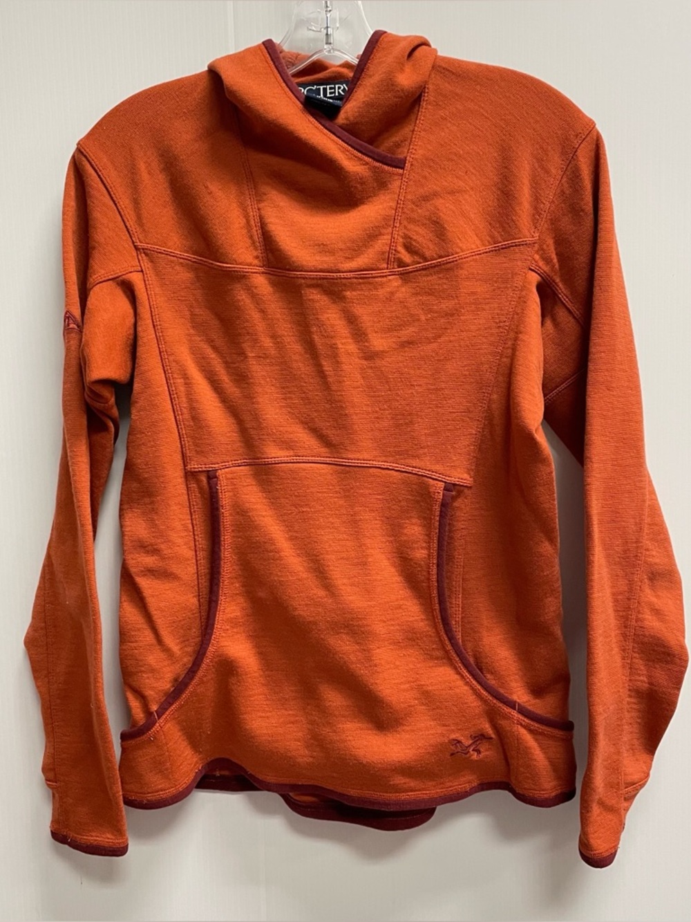 ARC’TERYX WOMENS ORANGE AND MAROON GORPCORE OUTDOOR HOODIE SZ M 8/10